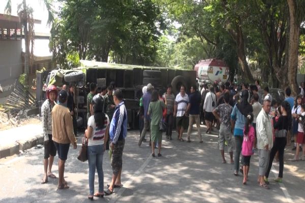 Truk Tangki Pertamina Tabrak 7 Mobil dan 3 Motor