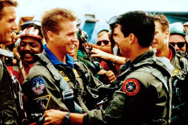 val kilmer (kiri) dan tom cruise di Top Gun 1 (photobucket.com)