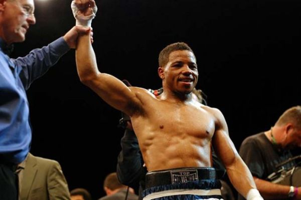 Menebak Lawan Terakhir Mayweather Jr