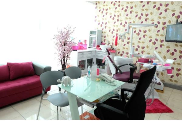 Klinik Gigi Serba Pink, Mengusung Misi Sosial