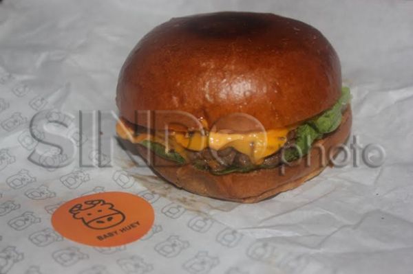 Menikmati Aneka Gourmet Burger ala Three Buns 