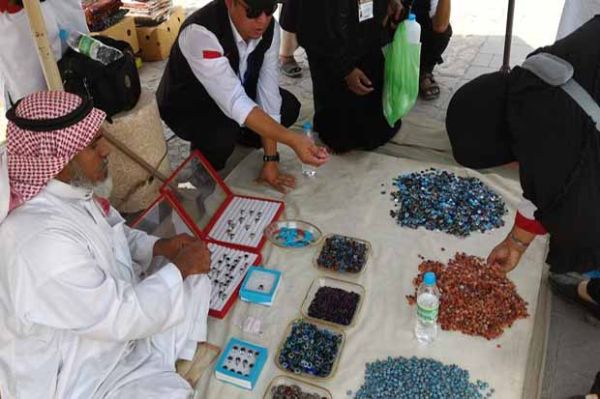 Mengunjungi Tempat Bersejarah Jabal Uhud