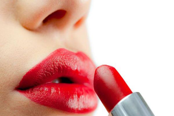 Tips Memilih Lipstik untuk Bibir Gelap