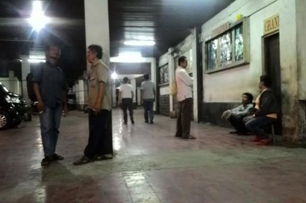 Kondisi Bioskop Terakhir di Jakarta, Bertahan dengan Film <em>Esek-esek</em>