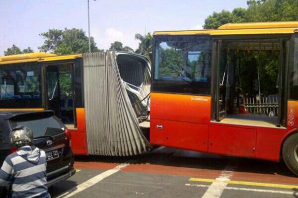 5 Insiden Bus Transjakarta yang Memalukan