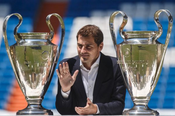 Perpisahan Tragis Casillas Berganti Seremoni Bersama Fans