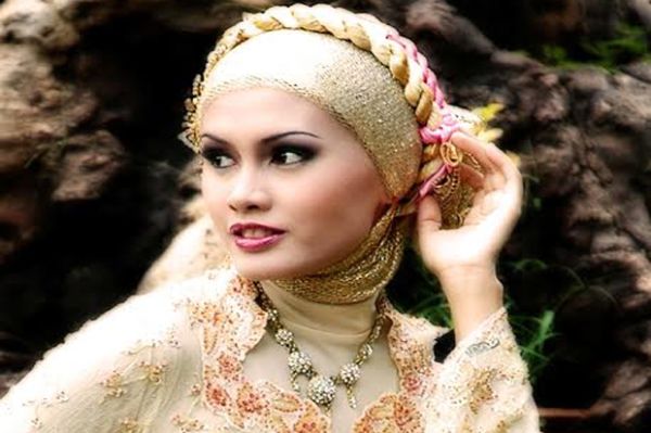 Dua Model Cantik Jadi Fans Berat Tommy Page