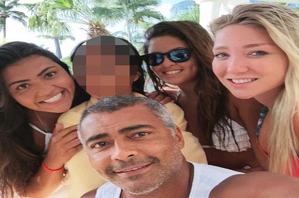 Gadis 19 Tahun Rela Digerayangi Legenda Brasil