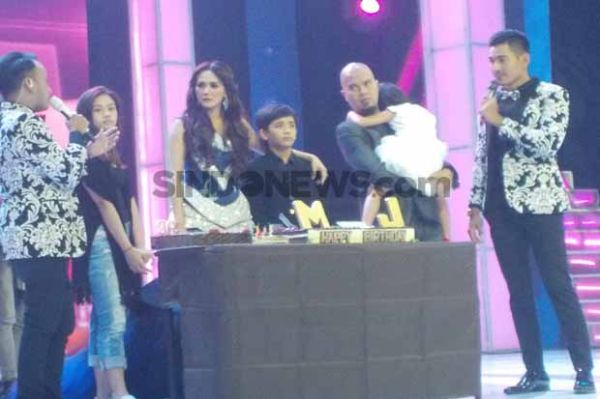 Panggung Kejutan Ultah Mulan Jameela