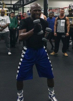 Mayweather Pamer Latihan Perdana di Medsos
