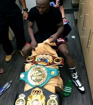 Lawan Belum Dapat, Mayweather Jr Pamer Kekuatan