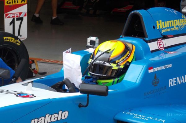 Pembalap Indonesia Kejutkan Seri Keempat Asia Formula Renault