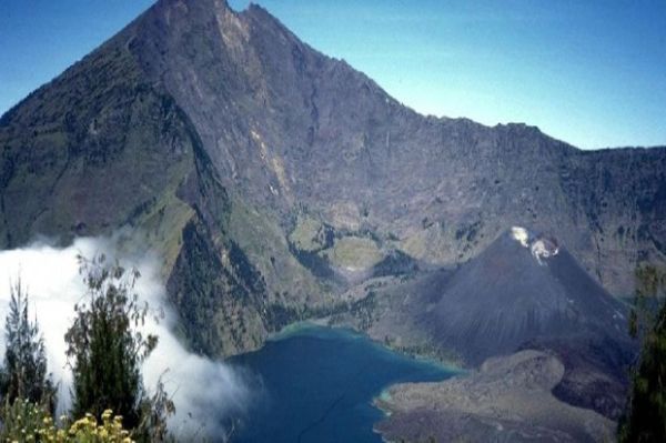 Tujuh Gunung Tertinggi di Indonesia