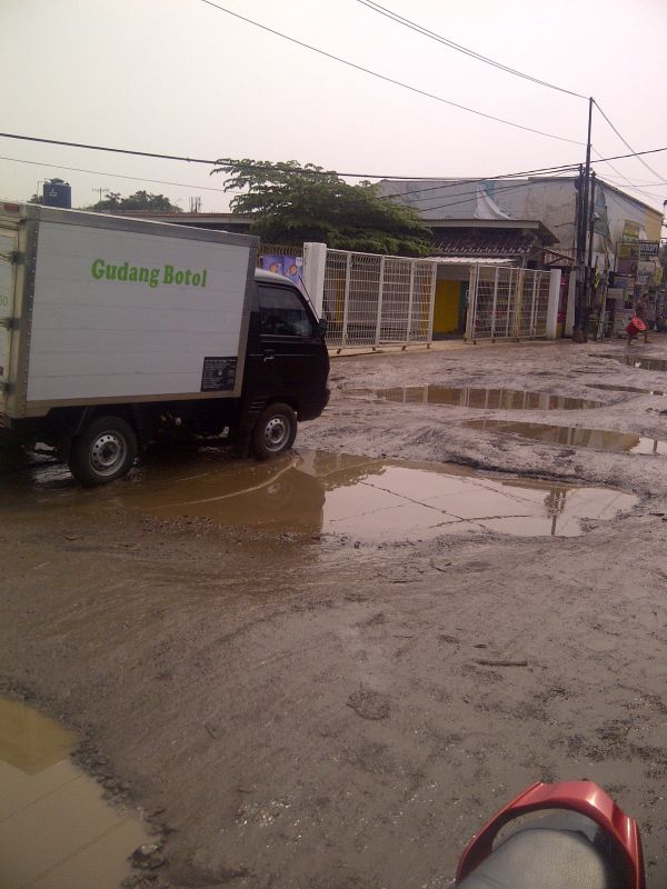 Jalan Camat Enjan di Cileungsi