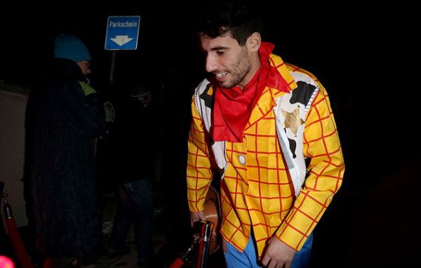 Penggawa Bayern Pesta Kostum ala Koboi