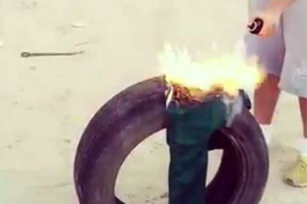 Dicap Penghianat, Jersey Cech Dibakar Fans Chelsea