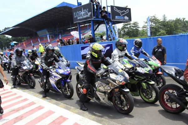 komunitas R25