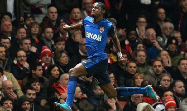 Lima Gelandang Bertahan Incaran Arsenal