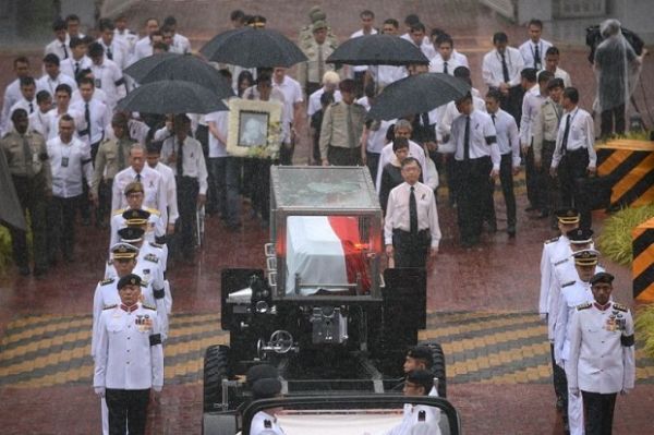 Banjir Air Mata Iringi Pemakaman Lee Kuan Yew