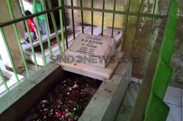 Kisah Makam-makam Keramat di Kampung Pulo