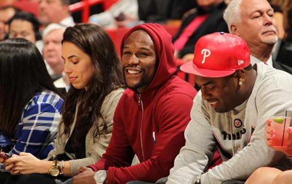 Pacquiao dan Mayweather Jr Nego di Lapangan Basket