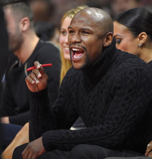 Nyanyian Pacquiao Ganggu Mayweather Jr Nonton NBA