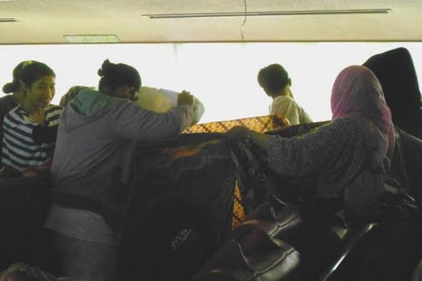 Ibu melahirkan di atas kapal
