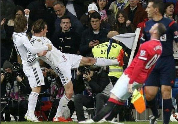 <em>Netizen</em> Ejek Selebrasi Rooney Lewat Meme