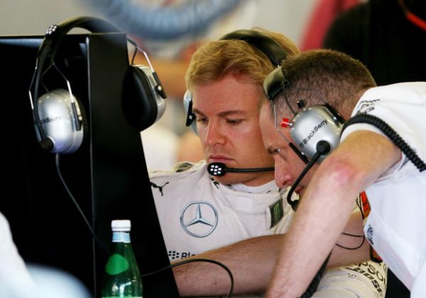 Mercedes Tekan Intensitas Komunikasi Radio ke Mobil 