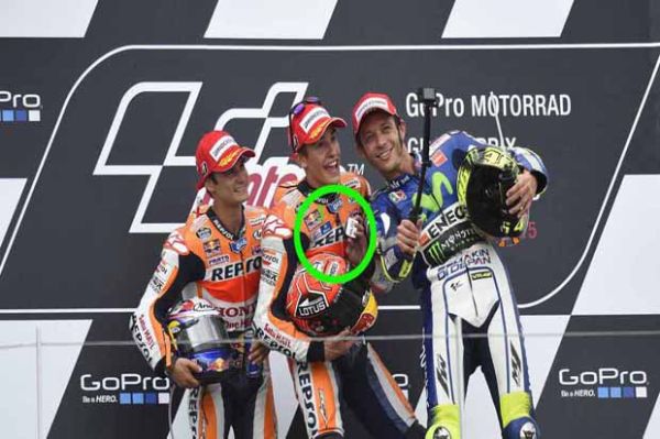 Selfie Bareng Rossi dan Pedrosa, Marquez Pamer Jimat