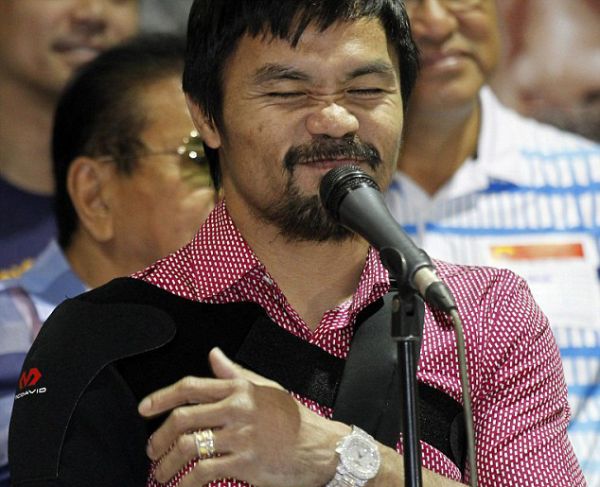 Tiba di Filipina, Pacquiao Langsung Diapit Bidadari