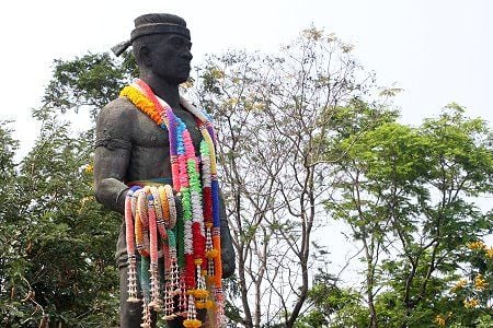 Keberanian Nai Khanom Tom Terus Mendunia