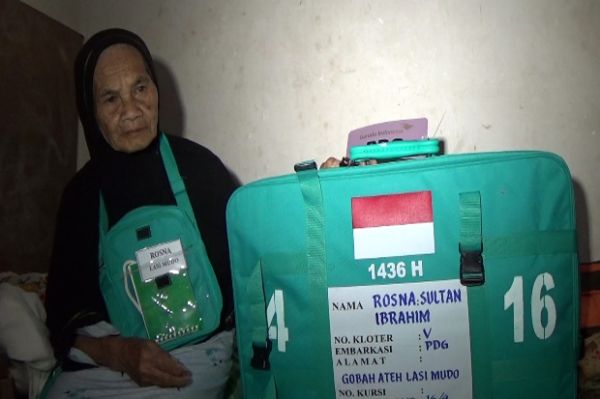 45 Tahun Menabung, Nenek Perajin Tikar Ini Naik Haji