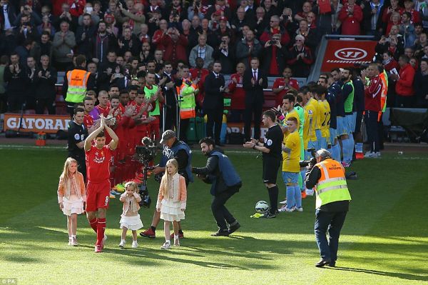 Ini Dia Foto-foto Perpisahan Steven Gerrard