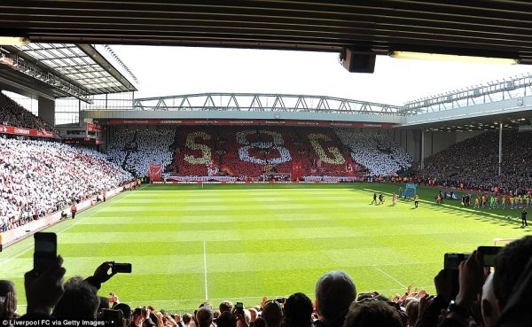 Ini Dia Foto-foto Perpisahan Steven Gerrard