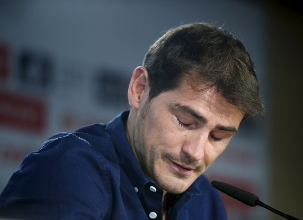 Ini Foto-Foto Jumpa Pers Mengharukan Casillas