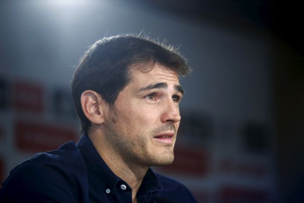Ini Foto-Foto Jumpa Pers Mengharukan Casillas