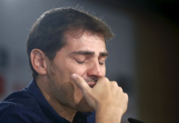 Ini Foto-Foto Jumpa Pers Mengharukan Casillas