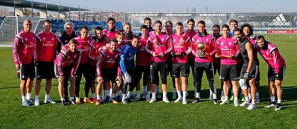 Ronaldo Langsung Pamer Ballon d Or di Madrid