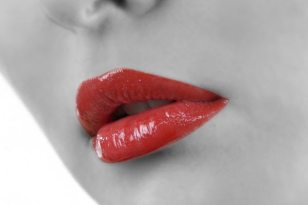 Tips Memilih Lipstik untuk Bibir Gelap