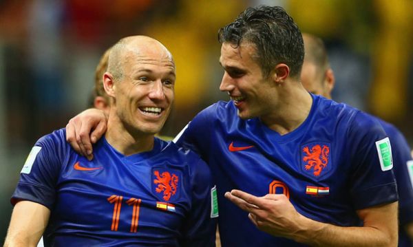 Persahabatan Barney dengan Van Persie dan Robben