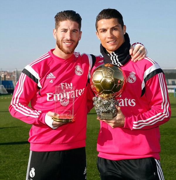 Ronaldo Langsung Pamer Ballon d Or di Madrid