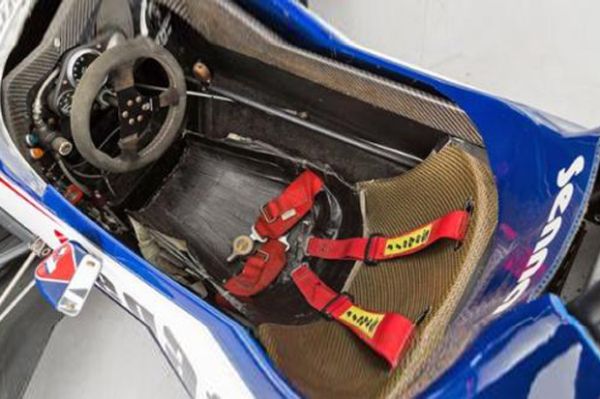 Mobil Ayrton Senna Dilelang
