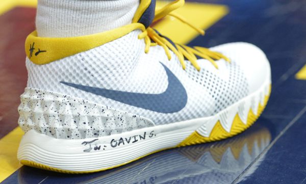 Terdapat Pesan Khusus di Sepatu Irving