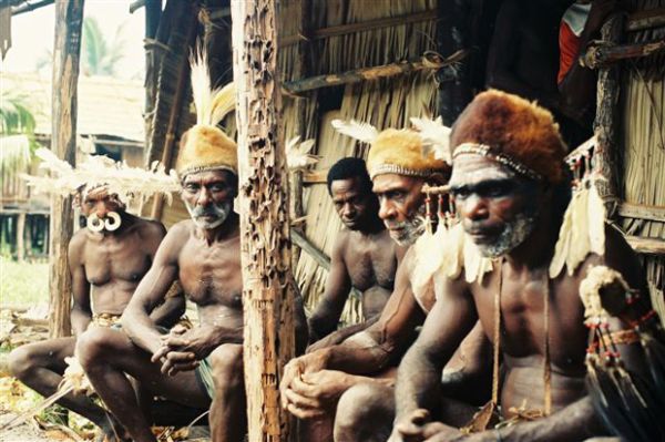 7 Suku di Indonesia yang Hampir Punah Keberadaannya