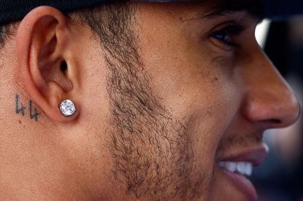 2015, Hamilton Tetap Gunakan Nomor Keramat