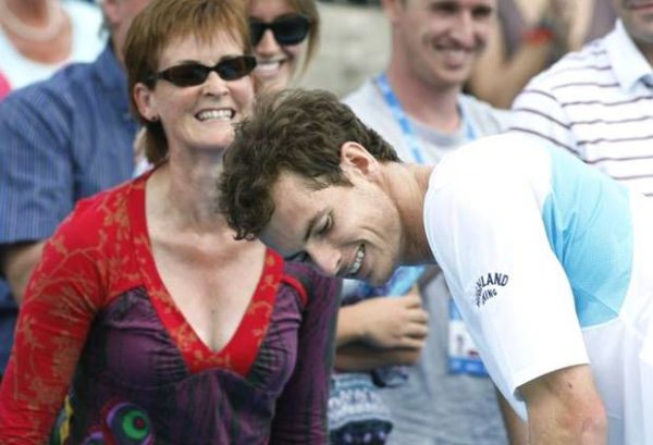 Ibu Tertawa Saat Murray Ditanya Pakai Rok