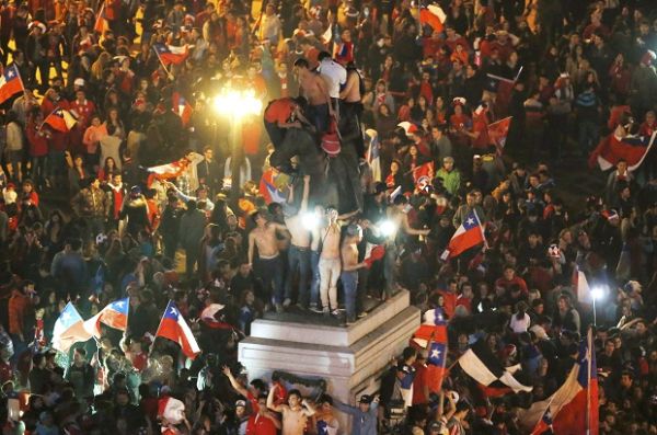 Ribuan Masyarakat Chile Tumpah ke Jalan