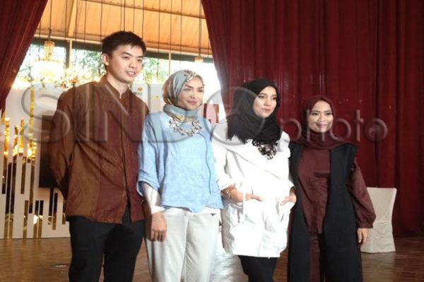 3 Desainer Cantik Ini Pamer Koleksi Muslim Spring 2015