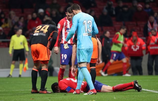 Simeone Murka, Saat Gigi Godin Rontok Kena Sikut Kiper Valencia